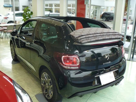 DS3カブリオの黒が入荷！