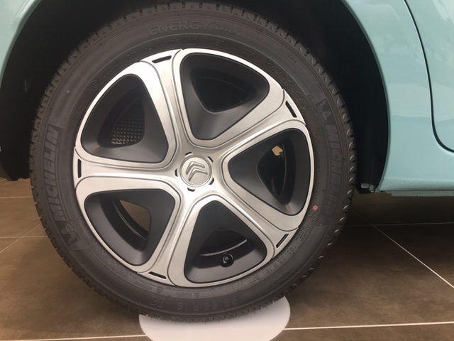 Ｃ３ＦＥＥＬ展示車