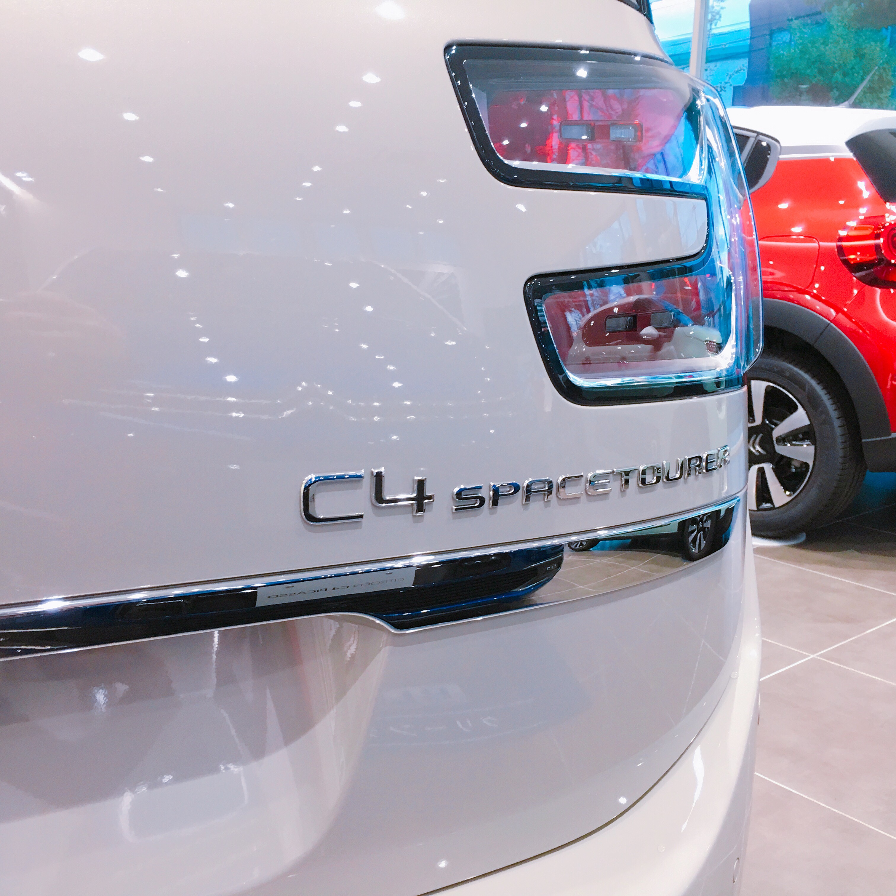 C4 SPACETOURER登場！