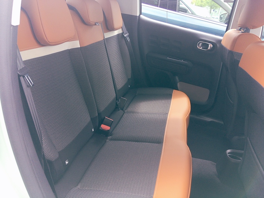 CARAMELの試乗車がはいります